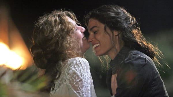 Viola di Mare — The story of Angela and Sara